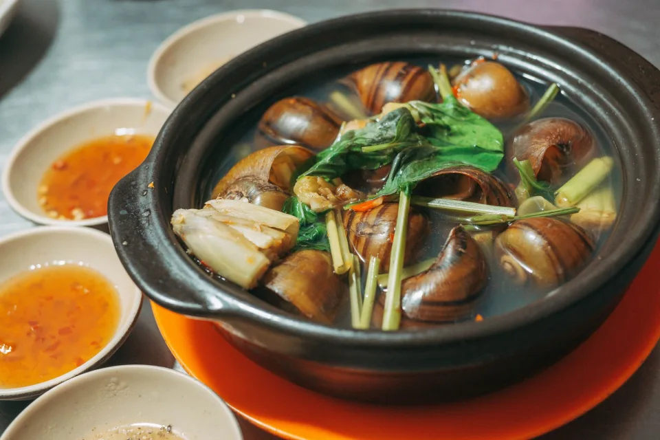 Không gian quán buổi sáng